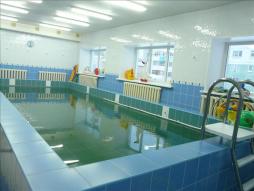 Бассейн
 В бассейне под руководством инструктора по физической культуре дети учатся плавать, осуществляется процедура закаливания.